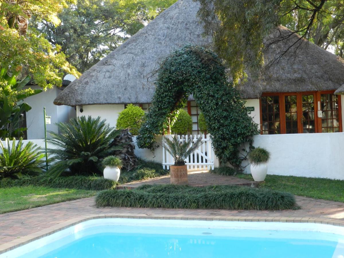 President Paul Kruger Guest Lodge รัสเทนเบิร์ก ภายนอก รูปภาพ