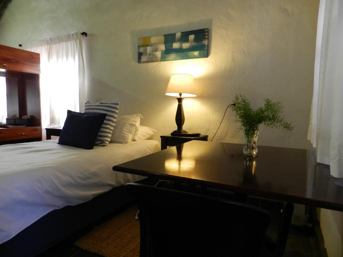 President Paul Kruger Guest Lodge รัสเทนเบิร์ก ภายนอก รูปภาพ